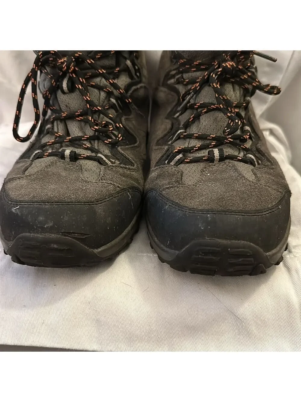 Mens Bearpaw hiking boots Used 10.5. Soles are in great condition.